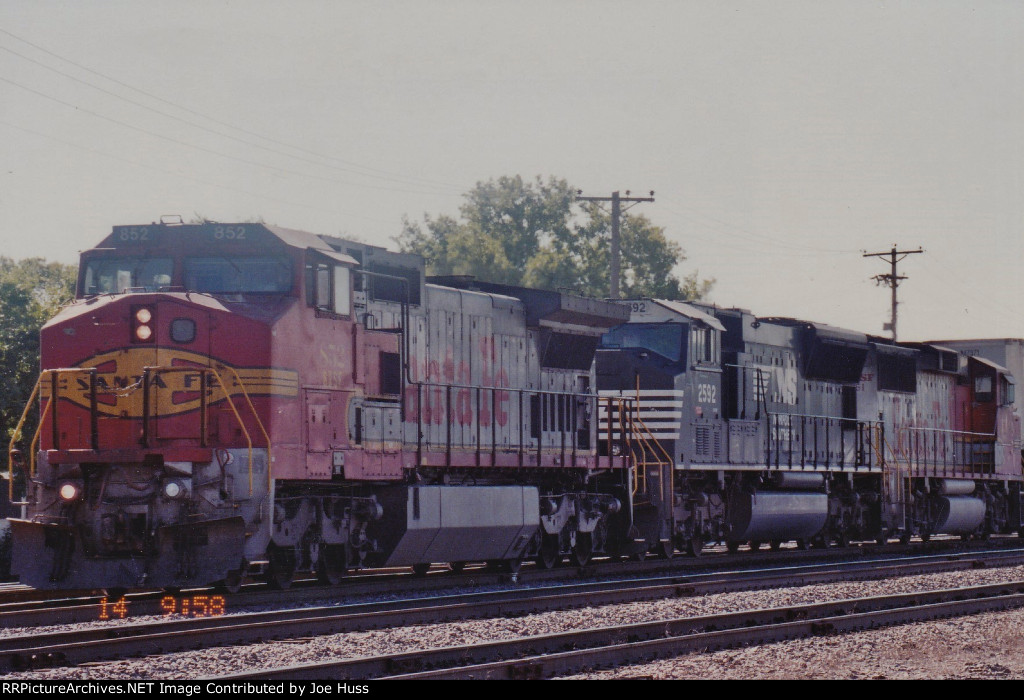 BNSF 852 West